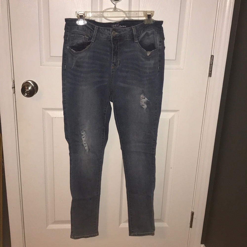 Distressed Super Skinny Jeans